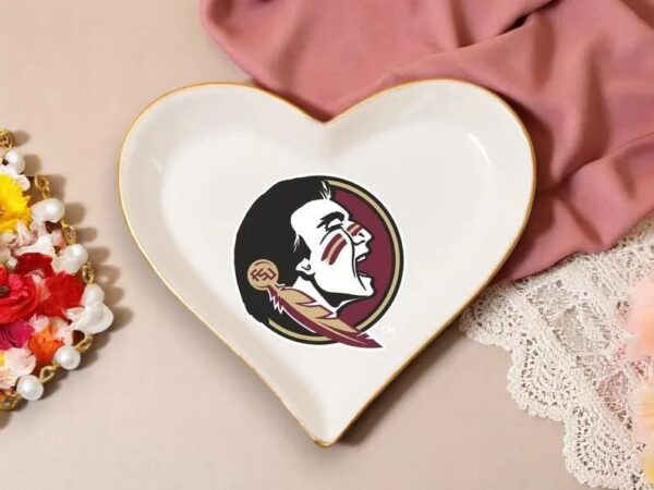 Pointed-heart ceramic jewelry dish
